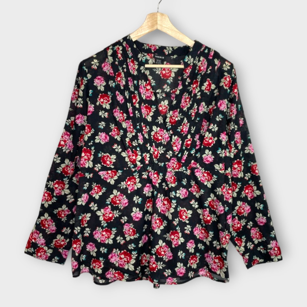 🍂🍁 Torrid Floral Black Rose Blouse Size 3